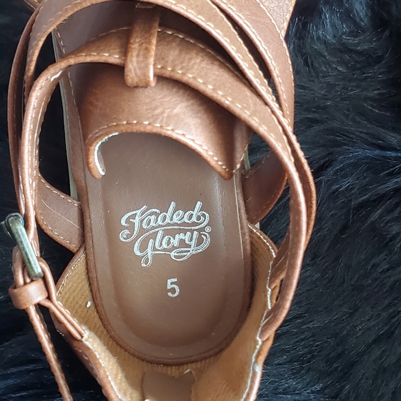 Faded Glory Women’s Brown Faux Leather Ankle Shoes Size 5 High Heels - Picture 5 of 12